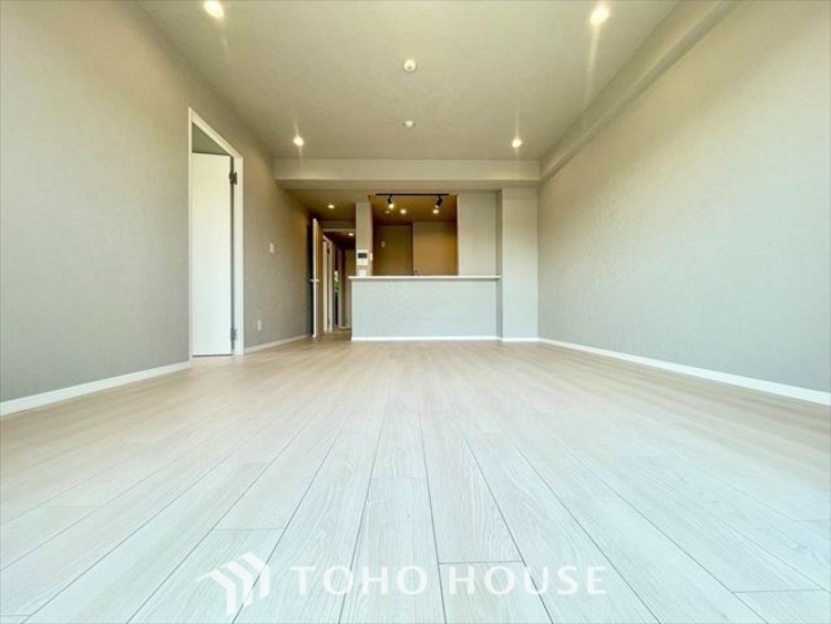 内装 【LIVING】◆陽光◆が差し込む。この開放的なLDKに家族の笑顔が集う。家族が一緒に過ごす空間は明るく、そして居心地よく。