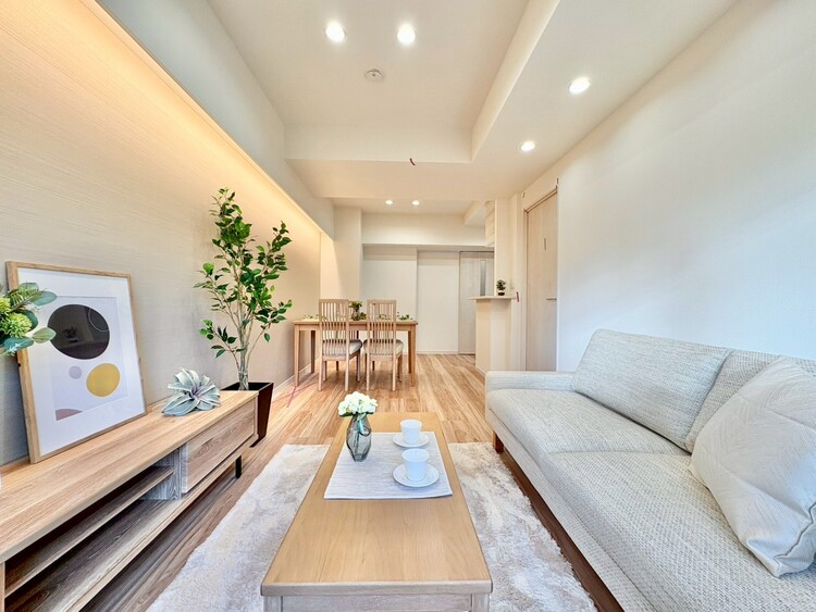 居間 忙しく過ぎゆく日常を置き去るほど、ゆったりした時間が流れるリビング。