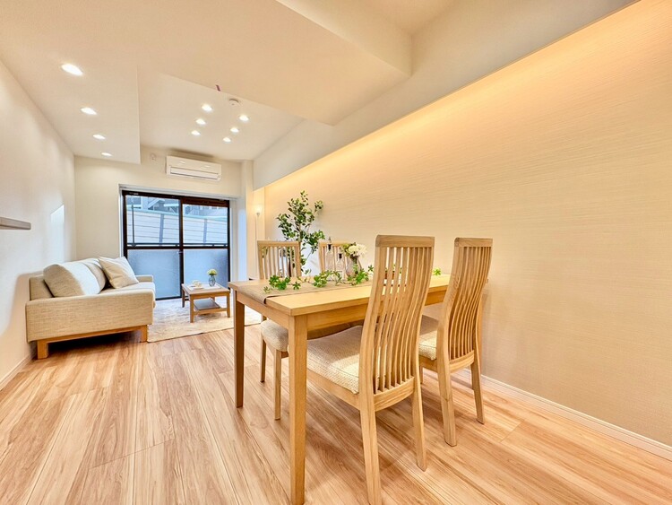 居間 快適に過ごす毎日を求めて、暮らしの中でご自身の「マイホーム」に創り上げてください。