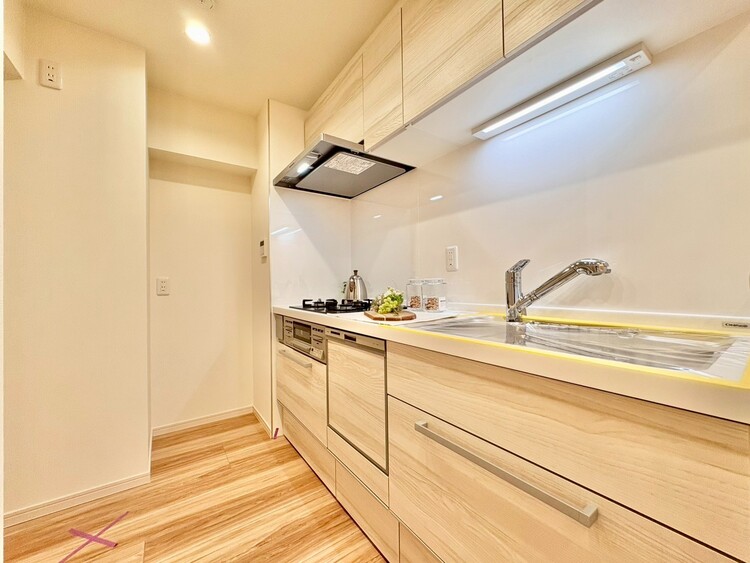 キッチン スマートな意匠と充実の機能を備えたキッチンが、暮らしにおいしい彩りを添えます。