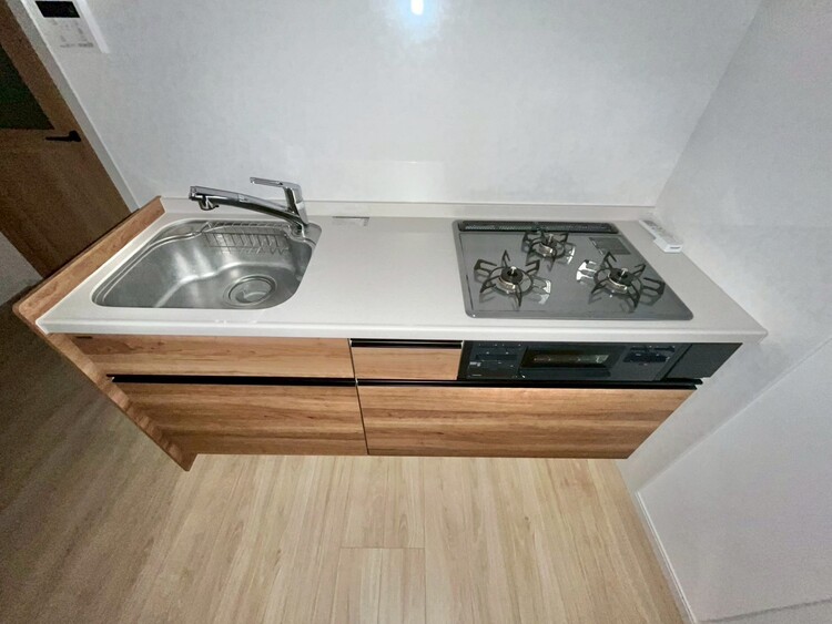 キッチン スマートな意匠と充実の機能を備えたキッチンが、暮らしにおいしい彩りを添えます。