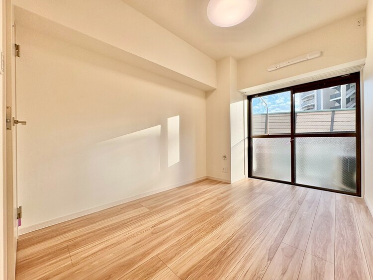 寝室 ベッドも十分に設置するスペースがあります。