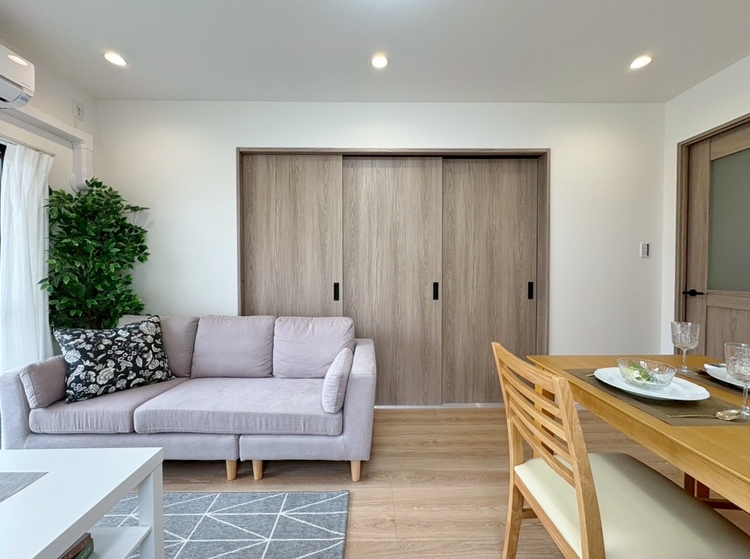 居間 快適に過ごす毎日を求めて、暮らしの中でご自身の「マイホーム」に創り上げてください。