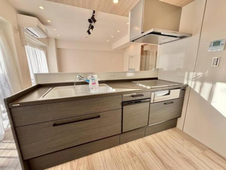 キッチン キッチンは毎日使う場所だから、忙しいときでも使いやすく、いつもキレイに保ちたい。等身大のわが家らしい、ぴったりのキッチン。