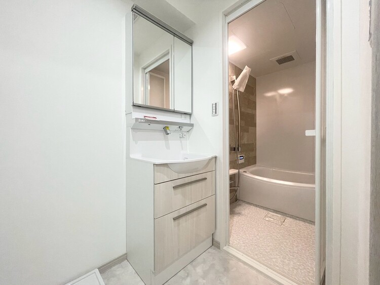 その他 清潔感を感じられる洗面化粧台。