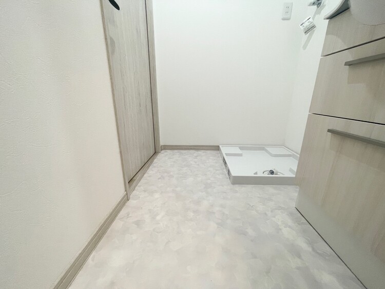 その他 十分な広さの脱衣所。