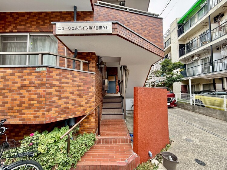 その他 上質感漂う玄関アプローチです。