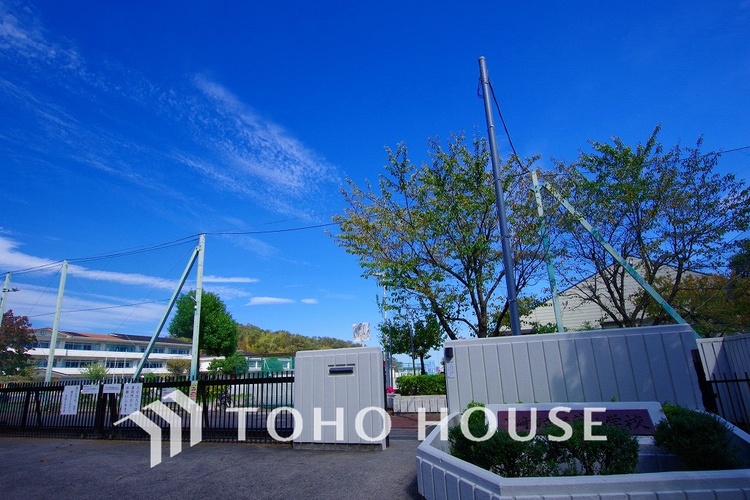 周辺 川崎市立西菅小学校　距離400m