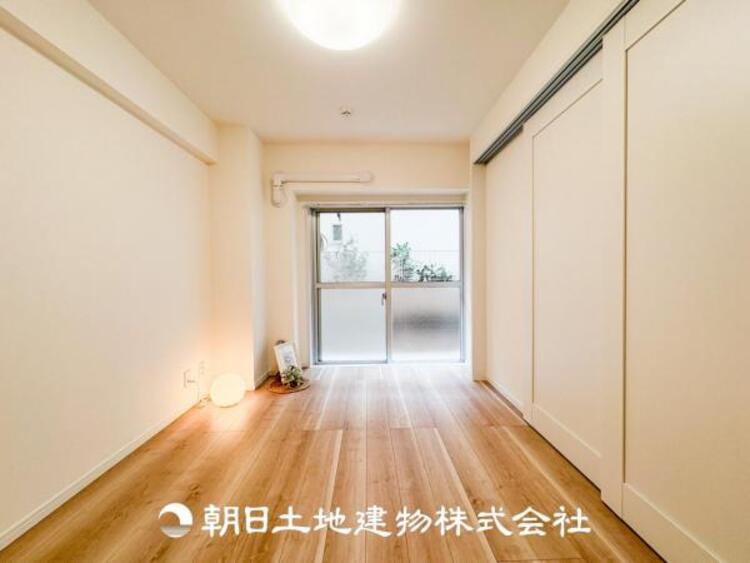 内装 一人で過ごす空間は音楽を聴いたり読書をしたりと趣味を楽しめる空間です。