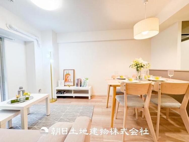 居間 大切な人とともに、心穏やかに過ごすひとときになるリビング。