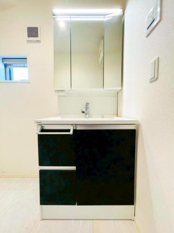 洗面 【洗面・脱衣所】普段は人目につかないスペースにもこだわりを。つくり手の気持ちを『心』がつたわります。 