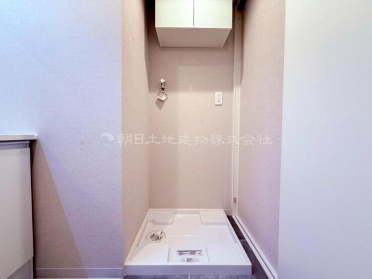 洗面 【洗面・脱衣所】ストレスフリーな広いランドリースペース。大きな洗濯機乾燥機もしっかりとおけます。 