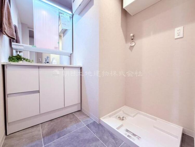 洗面 【洗面・脱衣所】使用頻度の高い場所だからこそ便利な空間に。多人数での使用も考えた便利な空間です 