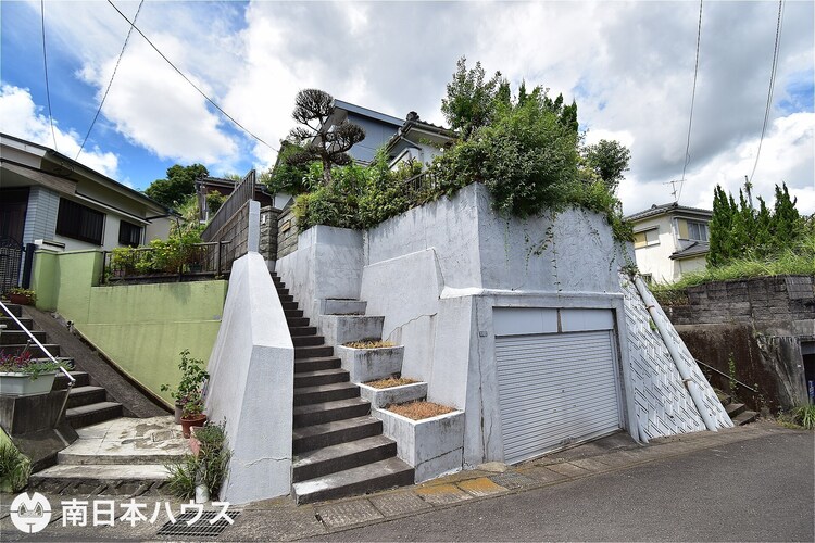 外観 東向き道路【敷地面積186.88m2(56.53坪)】駐車1台！