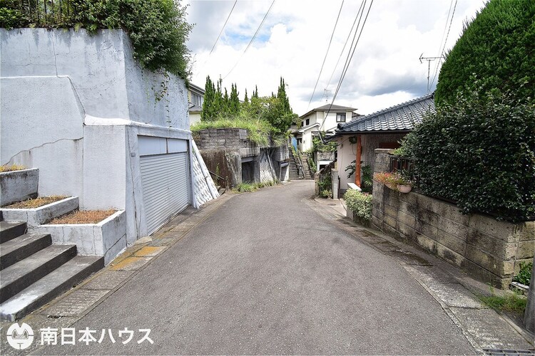 外観 【前面道路】東向きの前面道路です！