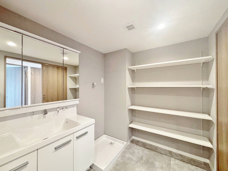 洗面 清潔感と心地よさを重視した、上質感漂うパウダールーム。