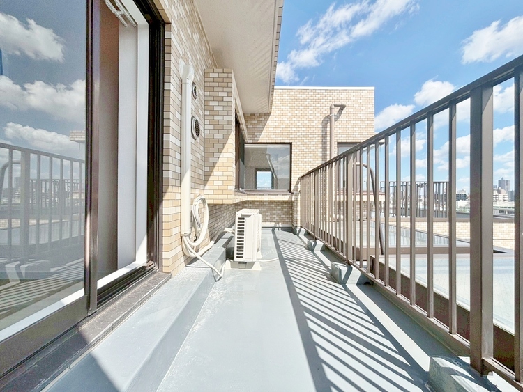 バルコニー 暮らしの中で、光と風を演出してくれるバルコニー。