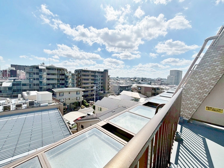 バルコニー 頬をなでる、優しい風を感じることが出来ます。