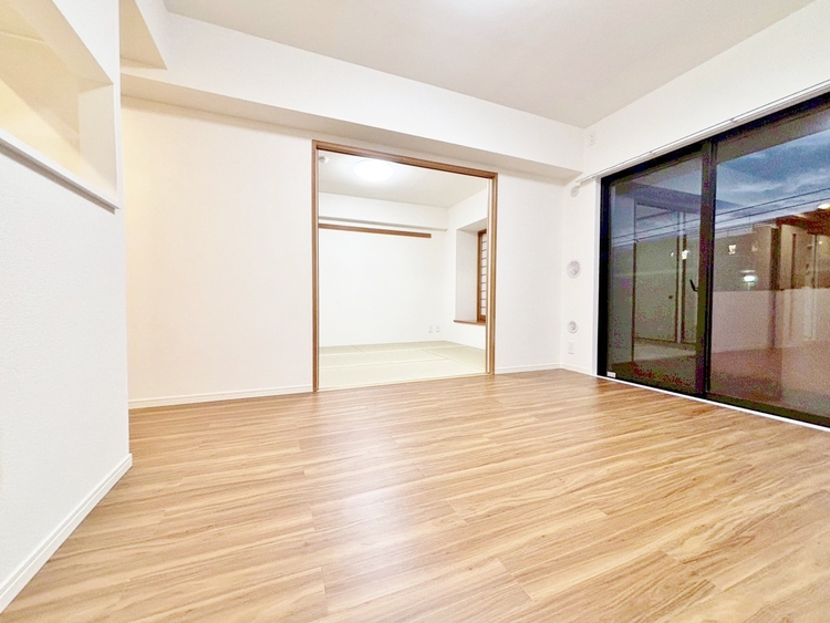 居間 快適に過ごす毎日を求めて、暮らしの中でご自身の「マイホーム」に創り上げてください。