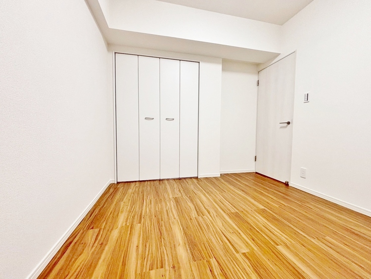 寝室 ベッドも十分に設置するスペースがあります。