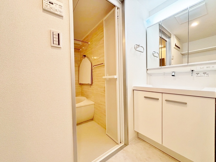 洗面 清潔感と心地よさを重視した、上質感漂うパウダールーム。