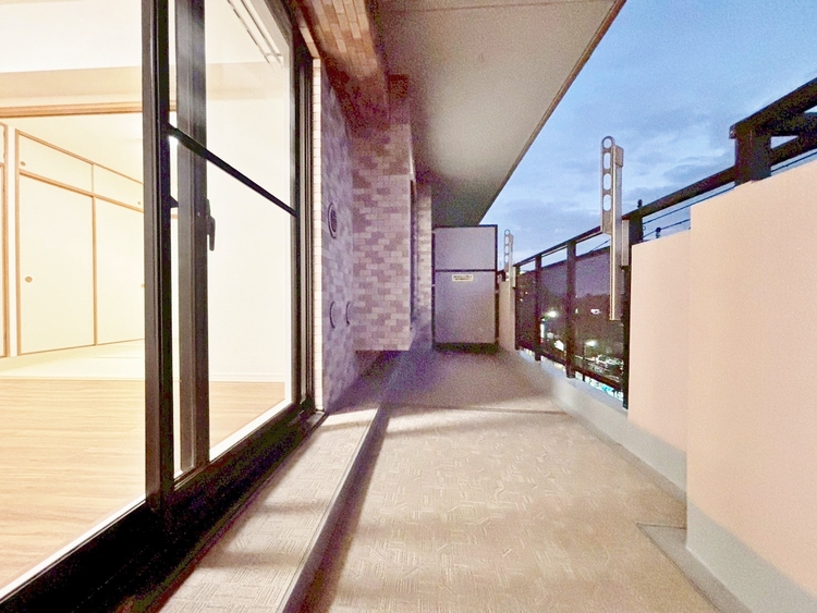 バルコニー 暮らしの中で、光と風を演出してくれるバルコニー。