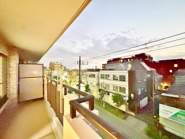 バルコニー 頬をなでる、優しい風を感じることが出来ます。