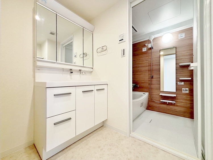 洗面 清潔感と心地よさを重視した、上質感漂うパウダールーム。