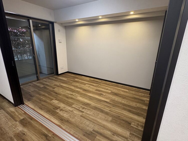 寝室 ベッドも十分に設置するスペースがあります。