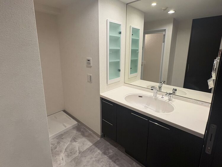 洗面 清潔感と心地よさを重視した、上質感漂うパウダールーム。