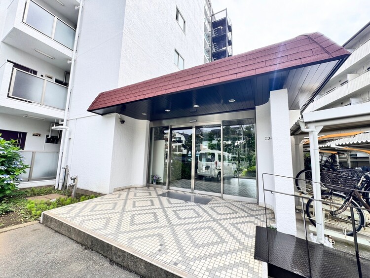 エントランス 外と内をつなぐエントランスは、まさに顔となる場所。