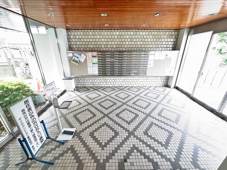 エントランス エントランス内部は、管理が行き届き清潔な共有スペースとなっています。