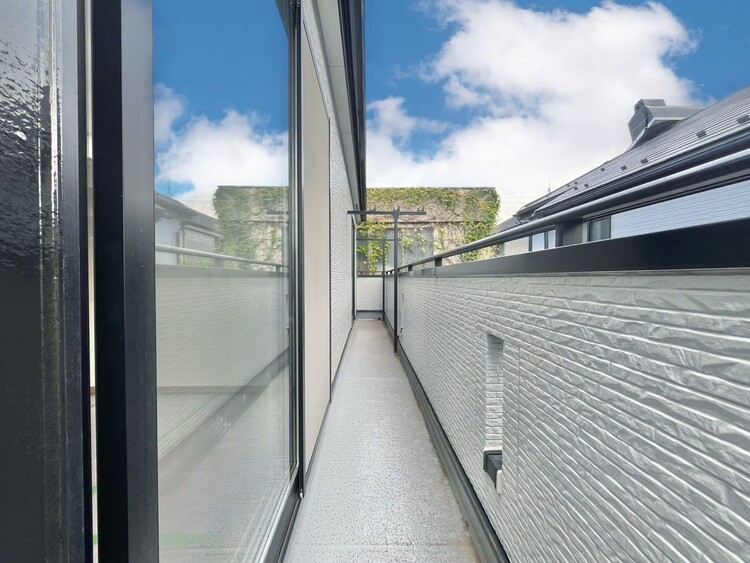 バルコニー 暮らしの中で、光と風を演出してくれるバルコニー。