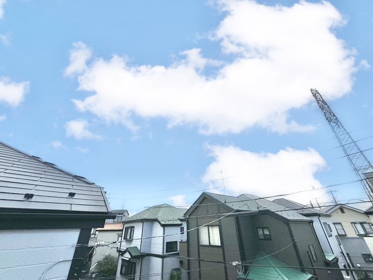 バルコニー 窓を開けると広がる青空。心をリフレッシュして日々を過ごしていきましょう。