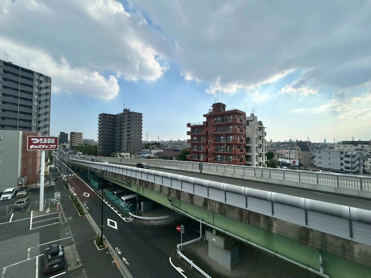 バルコニー 頬をなでる、優しい風を感じることが出来ます。