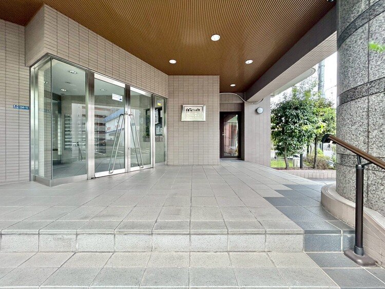 エントランス 外と内をつなぐエントランスは、まさに顔となる場所。