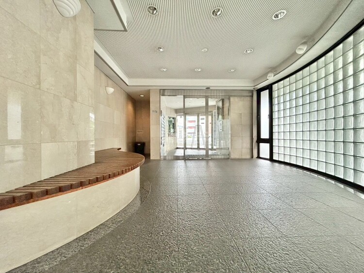 エントランス エントランス内部は、管理が行き届き清潔な共有スペースとなっています。