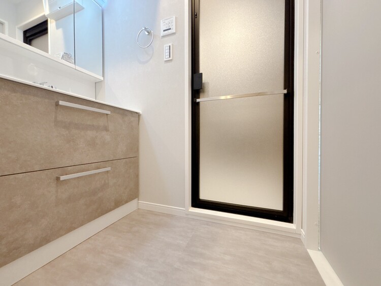 洗面 清潔感と心地よさを重視した、上質感漂うパウダールーム。