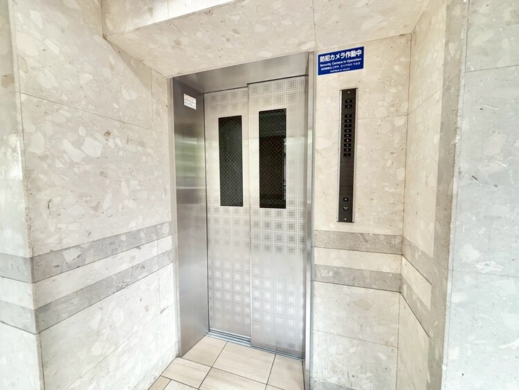 設備 エレベーターの管理も、きちんと行き届いてます。