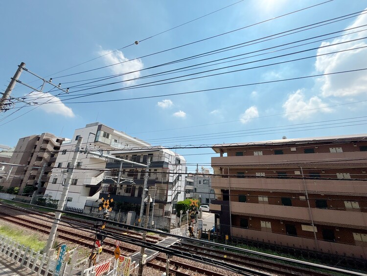 バルコニー 窓を開けると広がる青空。心をリフレッシュして日々を過ごしていきましょう。