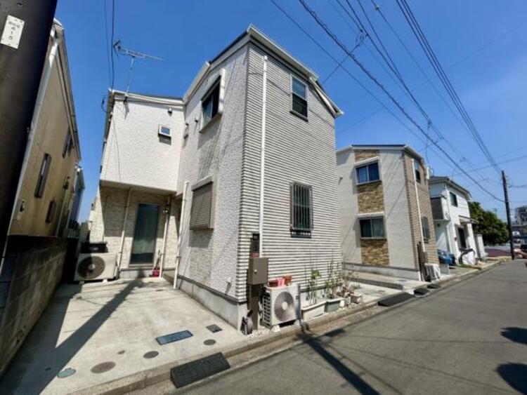 外観 爽やかな青空の下に贅沢なほどに降り注ぐ陽光、豊かな居住性とクオリティが見事に調和した住空間は住まうことの喜びを感じさせてくれます。