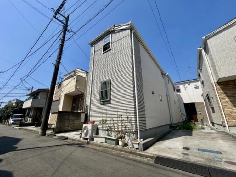 外観 外壁は嬉しいお手入れのし易いサイディング仕様。モルタル壁に比べ経年劣化に強いので、いつまでもオンリーワンに輝き続けます。