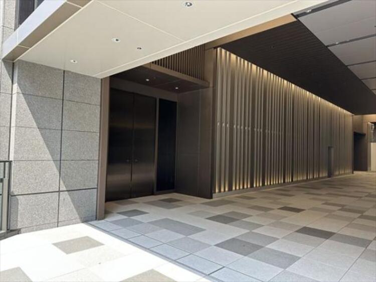 エントランス エントランスは、まさに顔となる場所。シンプルながらも格調高い雰囲気を漂わせて上質な空間。