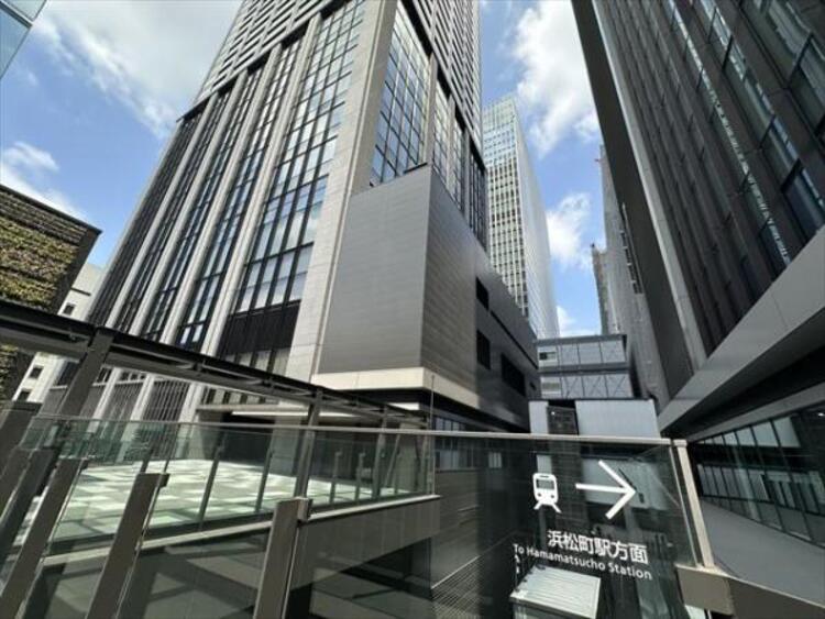 周辺 デッキ直結通路で「浜松町」駅へ