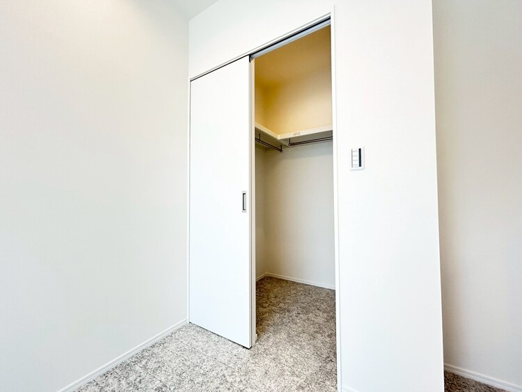 その他 収納スペースが付いていて、お部屋を広く使っていただけます。