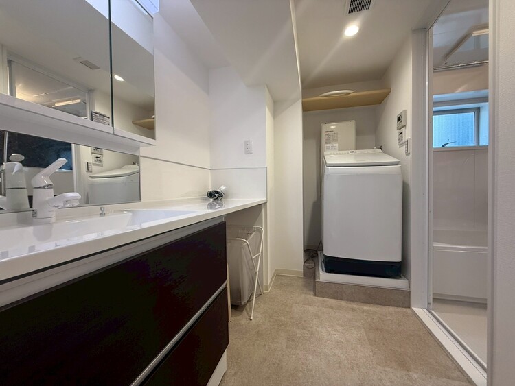 その他 十分な広さの脱衣所。