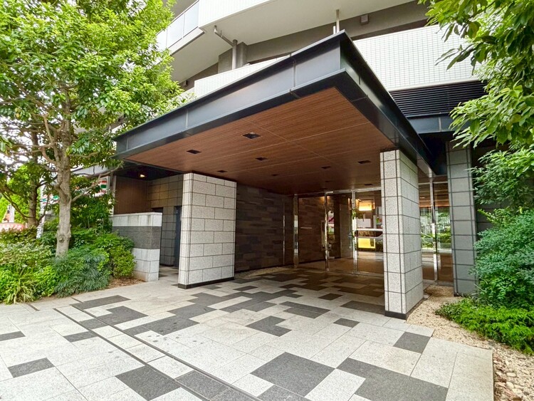 その他 上質感漂う玄関アプローチです。