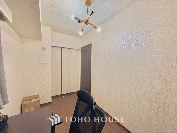 内装 堂々とした広さを誇るリビングは、優雅な開放感と安心感を兼ね備えた上質な空間。ご家族の時間を一層贅沢に演出します。