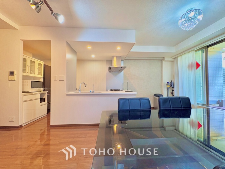 内装 大きくゆとりのあるリビングは、安心感と開放感を兼ね備えた住まいの中心。家族みんなが心から寛げる時間をお届けします。