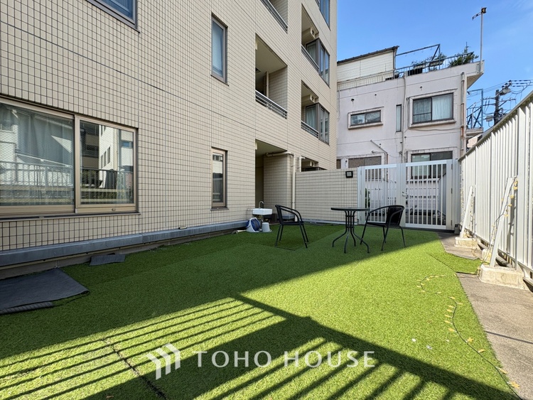 外観 ほんの少しのこだわり。ちょっとした色使いがその家がもつ雰囲気、趣（おもむき）を携え、暮らす家族や訪ねてくる友人・知人に新鮮な香りを運んできます。